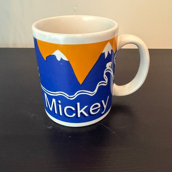 Mickey Mouse on Ski - Picture 2 of 4